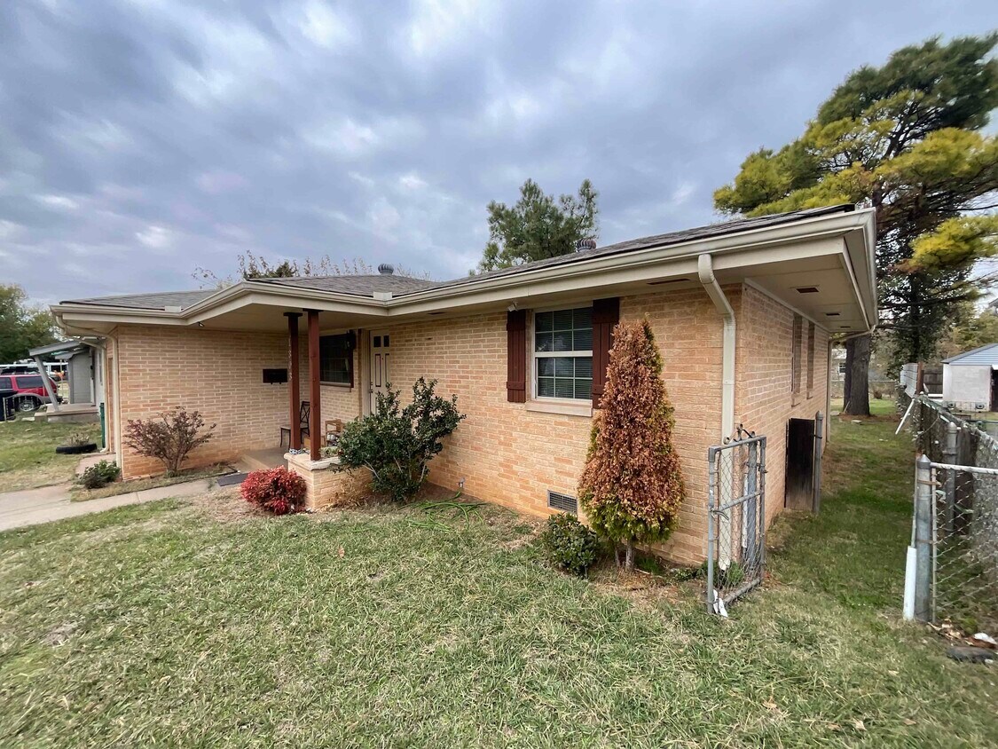 Foto principal - 1303 SE 40th St