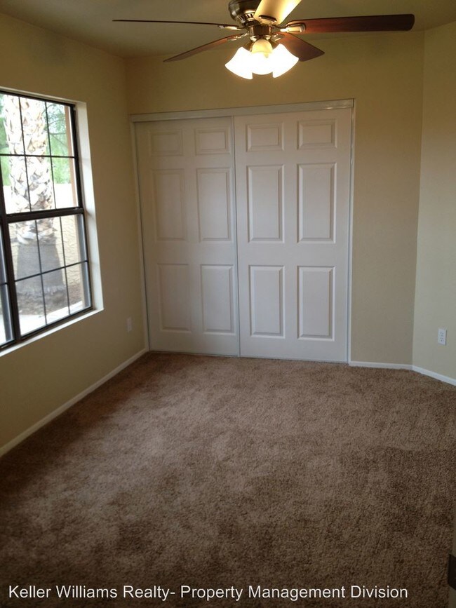 Building Photo - 5206 E Half Moon Dr