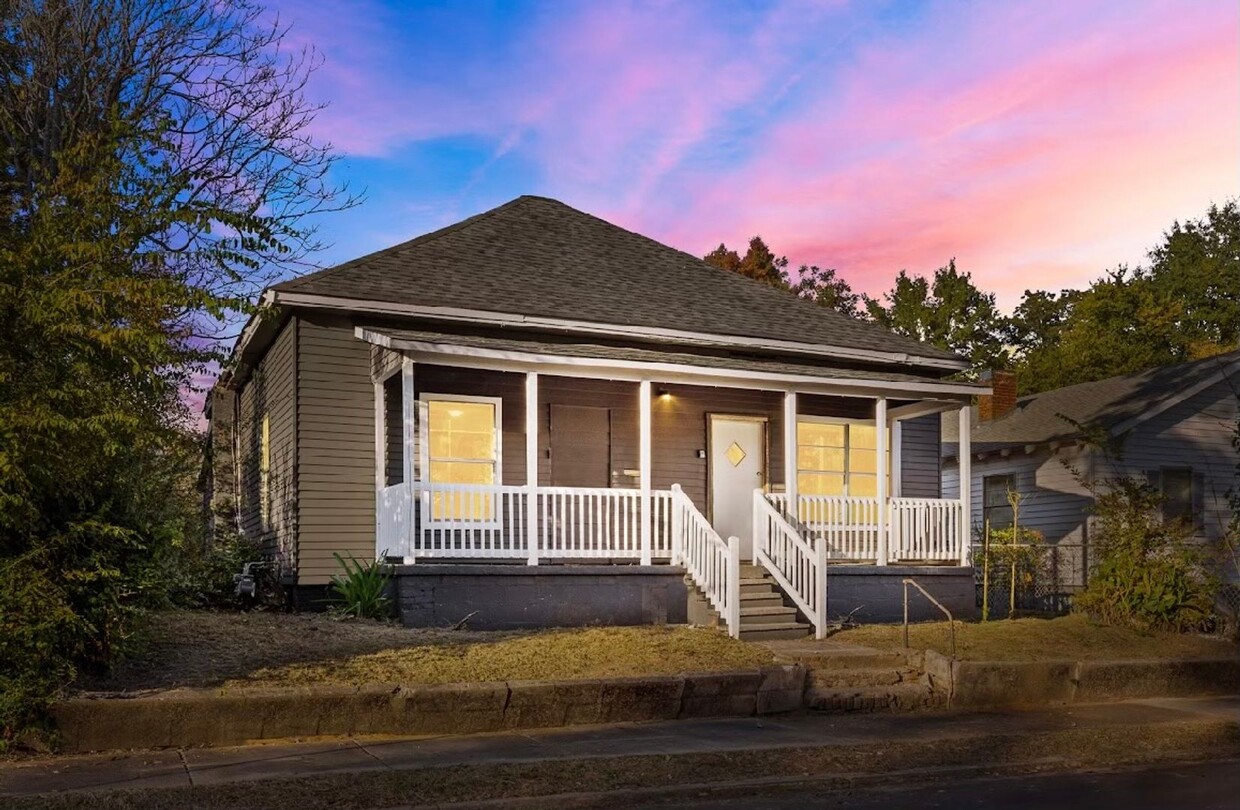 Primary Photo - Beautifully Renovated 3 Bedroom 1.5 Bath H...