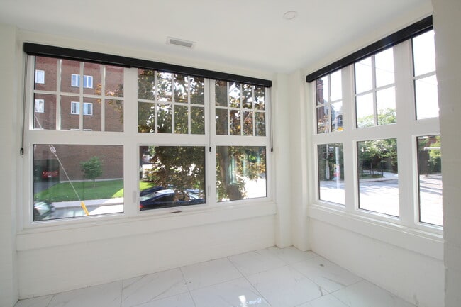 Building Photo - 100 Charlton Ave W