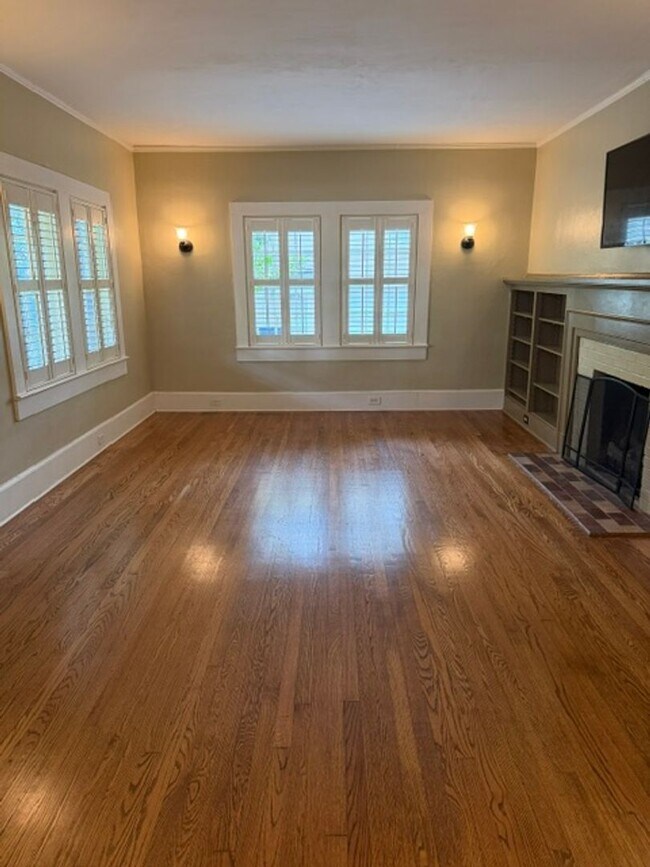 Foto del edificio - Beautiful and Spacious Home in Historic Bellwood in Downtown Northport