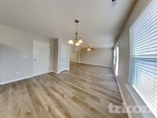 Building Photo - 27 Anna Maria Ct