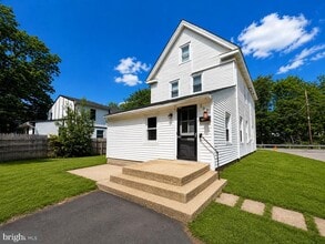 Building Photo - 102 Montgomery Ave