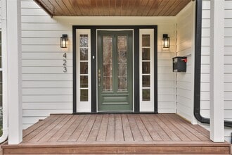 Building Photo - 423 W 32nd St Building Photo - 423 W 32nd St