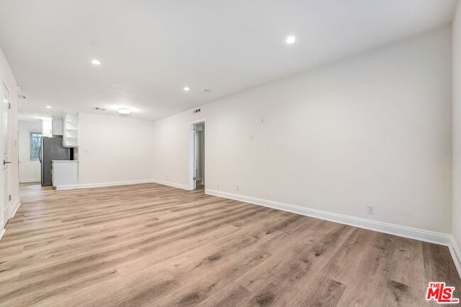 Foto del edificio - 337 N Oakhurst Dr