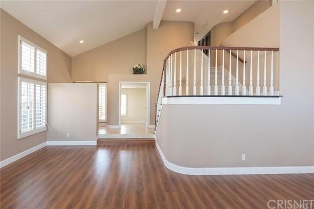 Building Photo - 5 bedroom in Valencia CA 91354