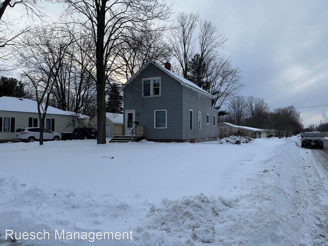 Building Photo - 3 br, 1 bath House - 905 S. Evergreen St