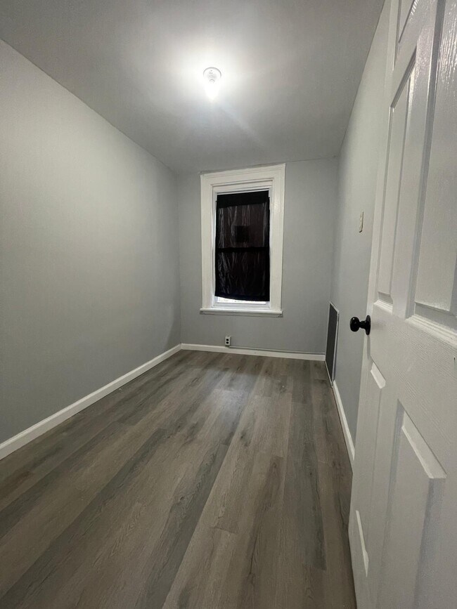 Unit 2 - 185 Woodlawn Ave