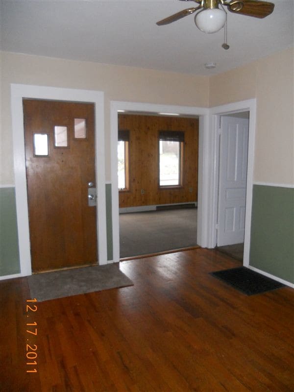 Building Photo - 230 Burr Oak St NE
