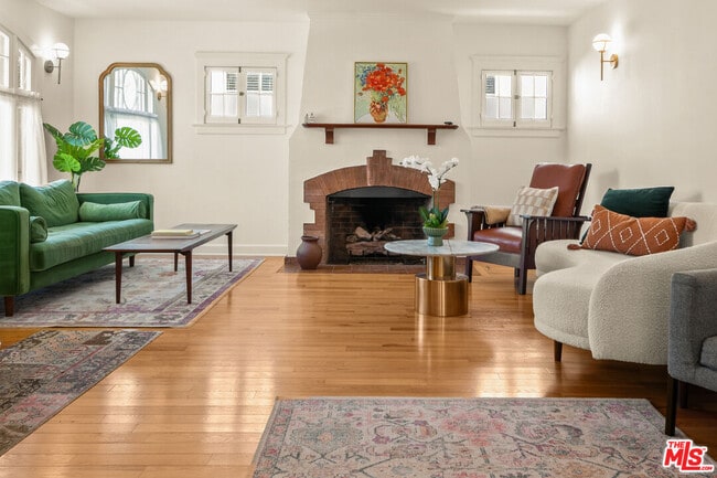 Foto del edificio - 944 S Hudson Ave