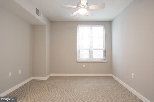 Foto del edificio - 888 N Quincy St