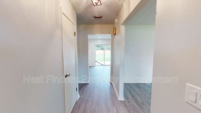 Foto del edificio - 1230 Oakwood Ln