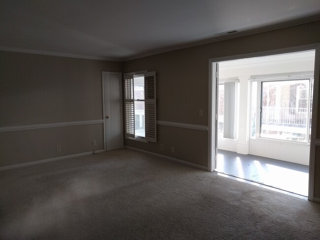 Building Photo - 5025 Hillsboro Pike