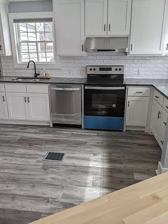 Lower Unit Kitchen - 115 E Lima St