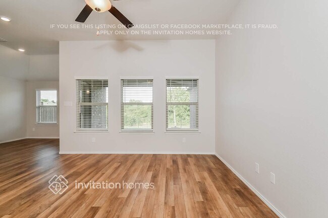 Building Photo - 1790 Alamandine Ave