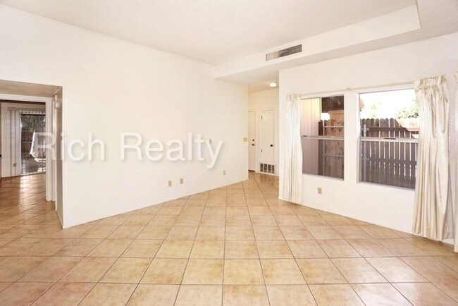 Building Photo - 4328 W Pyracantha Dr