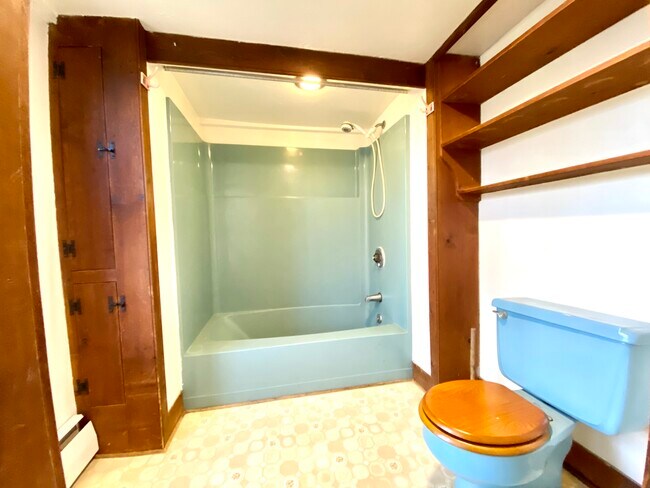 Bathroom - 10 West St