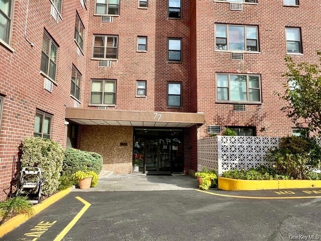 Foto del edificio - 77 Carpenter Ave