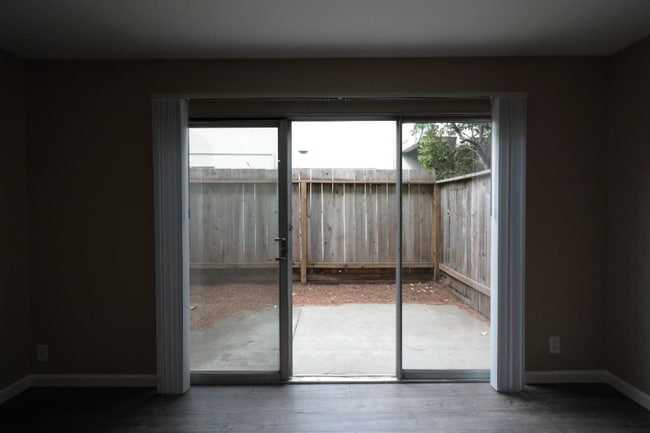 Foto del edificio - 2220 Lake Rd