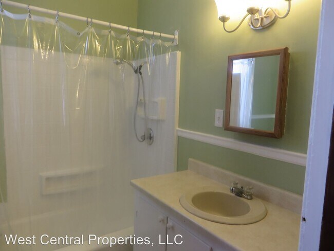 Building Photo - 1204 Stophlet St