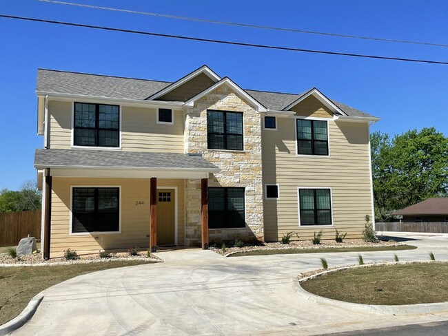 Building Photo - PER ROOM LEASE! INCLUDES EVERYTHING! EASY ...