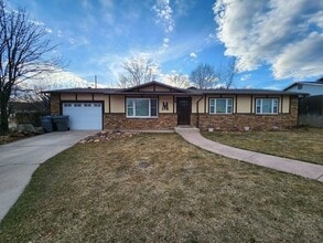 Building Photo - 316 Latigo Loop