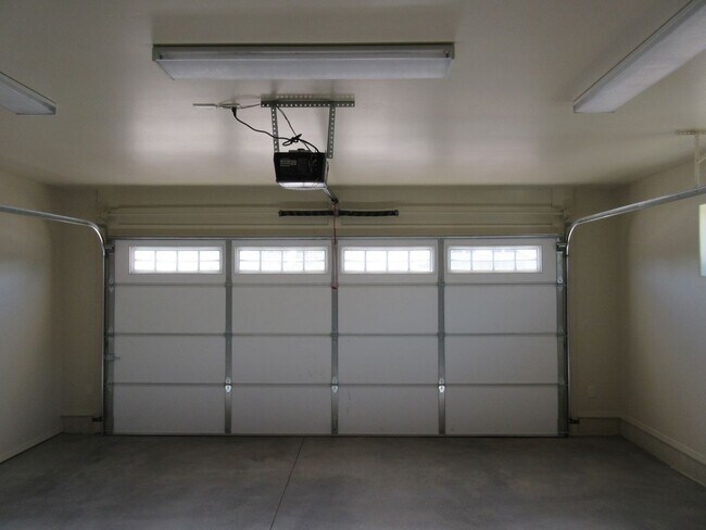 Foto del edificio - Newer 2 bed / 2 Bath Site Built Home