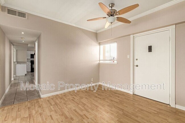 Building Photo - 353 E Thomas Rd