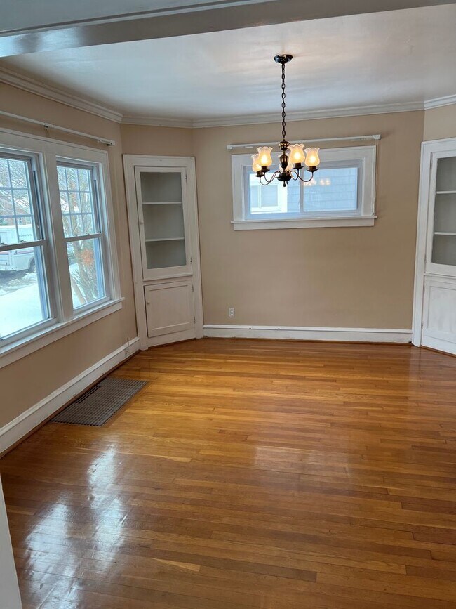 Building Photo - Beautiful Cleveland Heights Colonial