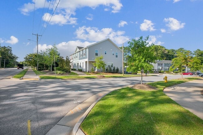 Building Photo - Charming 3BR Townhome in Raleigh