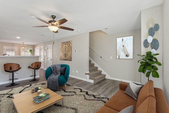 Building Photo - Center Pointe Townhomes