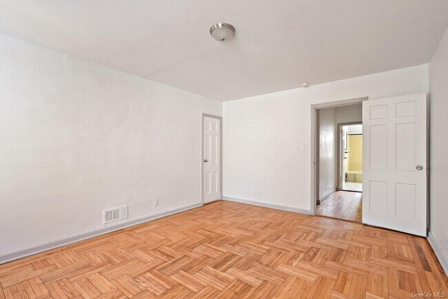 Building Photo - 117 Van Cortlandt Ave W
