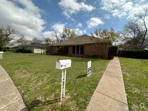 Building Photo - 4740 Berridge Ln