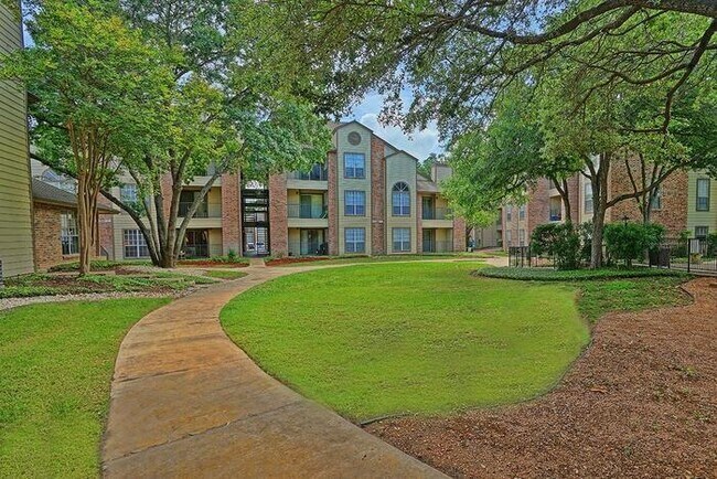 Building Photo - 1110 Vista Valet Dr