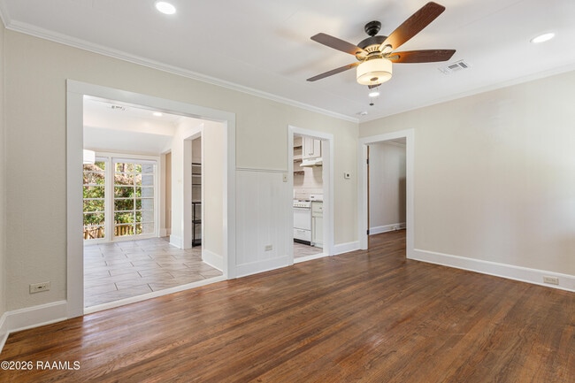 Building Photo - 421 E Main St