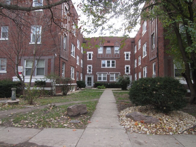 Building Photo - 2805 Stratford Ave