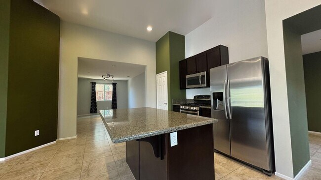 Foto del edificio - Price Reduction!! Gorgeous 3 Bedroom 2 Bat...