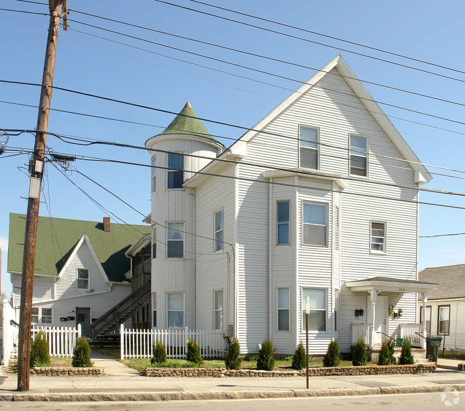 Building Photo - 346 S Main St