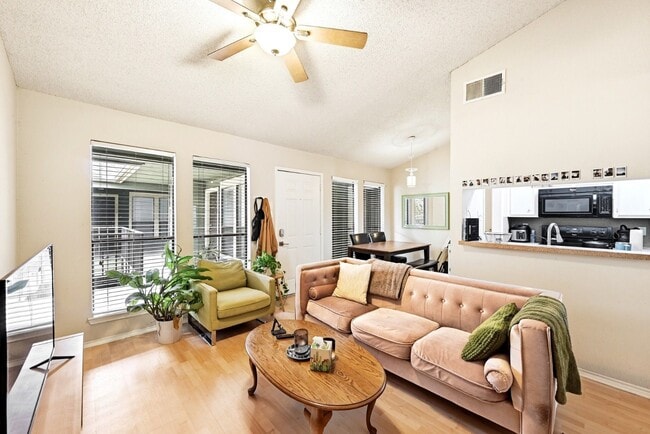 Building Photo - 2706 Salado St