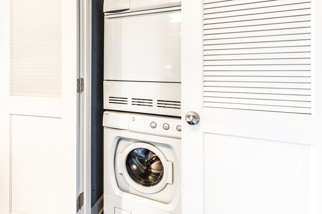 Building Photo - Johnson Med Center