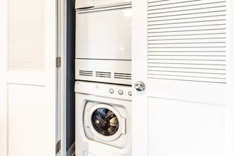 Building Photo - Johnson Med Center