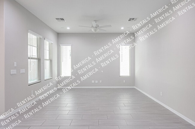Building Photo - 640 W Winchester Dr