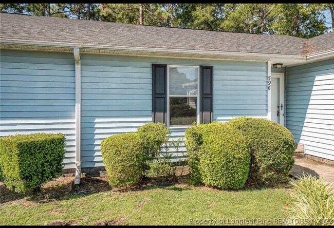 Foto del edificio - 596 Countrytown Dr