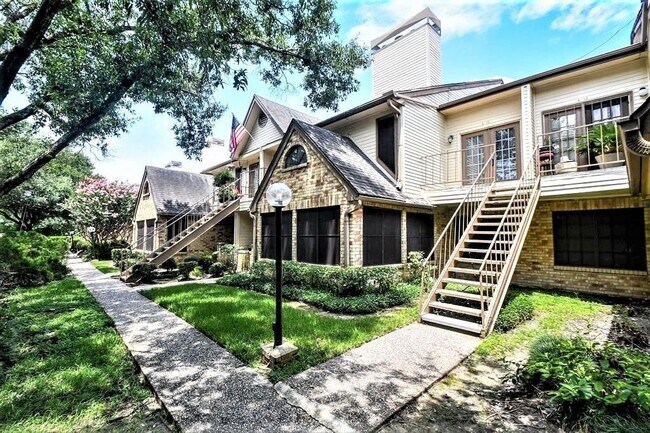 Foto del edificio - 2425 Holly Hall St