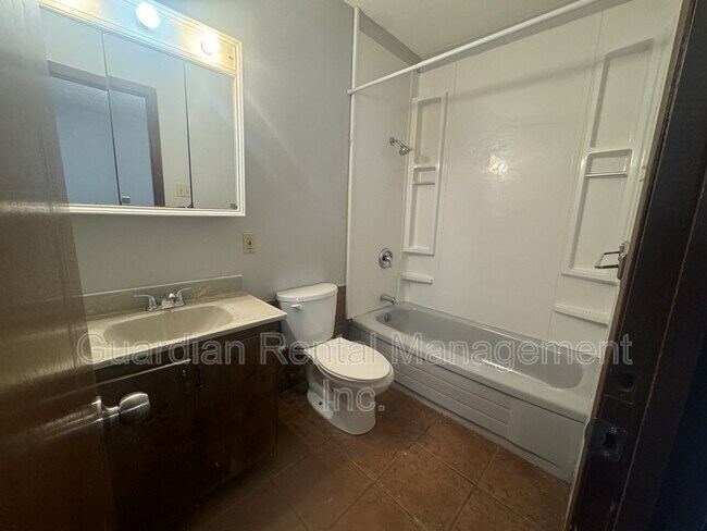 Photo du bâtiment - 200 Simpson St