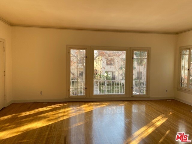 Foto del edificio - 145 N Sycamore Ave