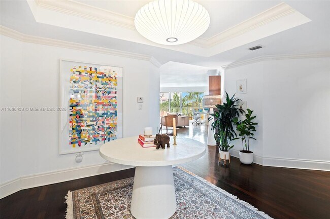 Foto del edificio - 765 Crandon Blvd