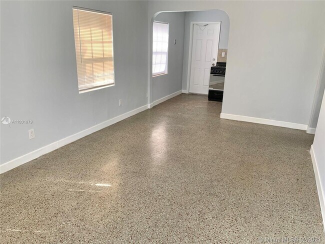 Foto del edificio - 2321 Adams St