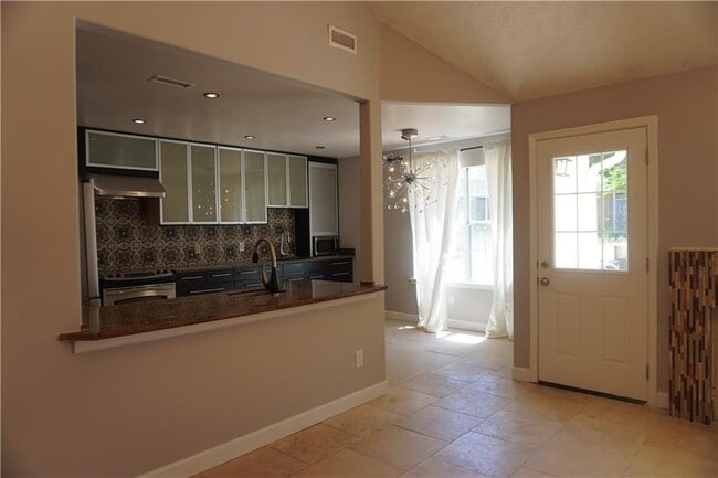 Building Photo - 626 Beaver Run Trce