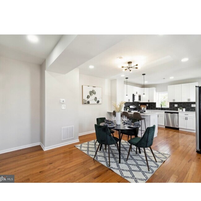 Building Photo - 2500 Oswego Ave